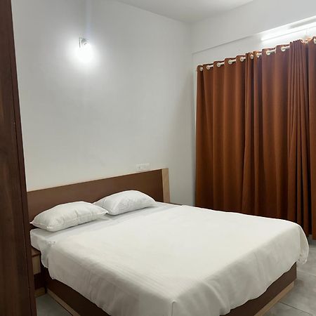 Jayalakshmi Rooms Vaduvanchal Exterior foto