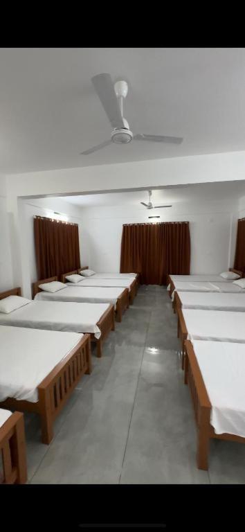 Jayalakshmi Rooms Vaduvanchal Exterior foto