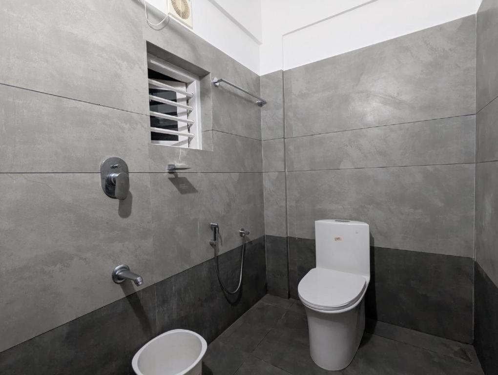 Jayalakshmi Rooms Vaduvanchal Exterior foto