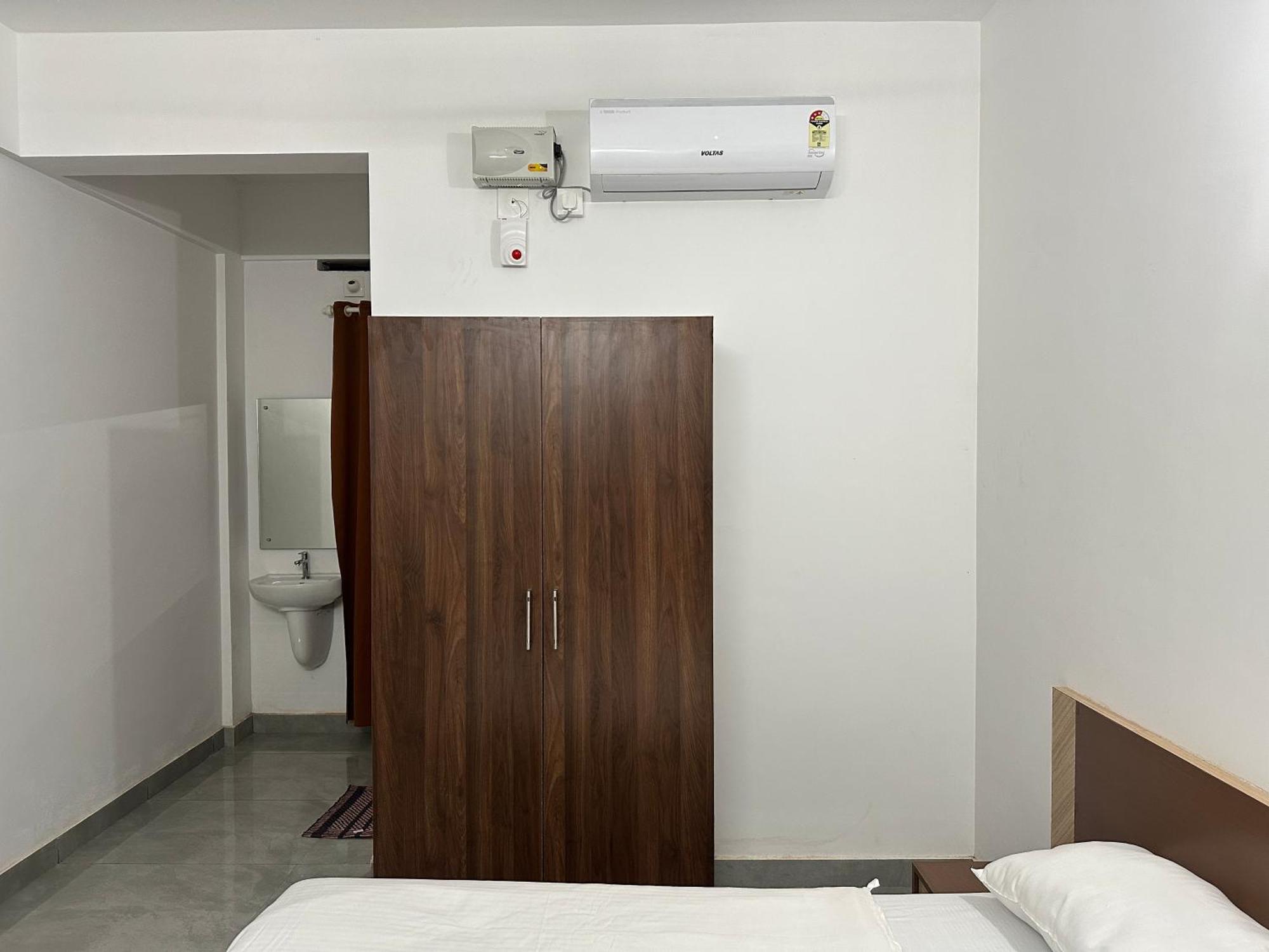 Jayalakshmi Rooms Vaduvanchal Exterior foto