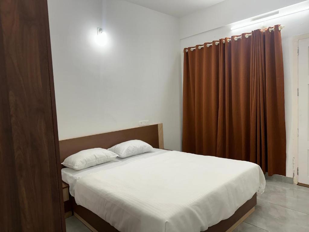 Jayalakshmi Rooms Vaduvanchal Exterior foto