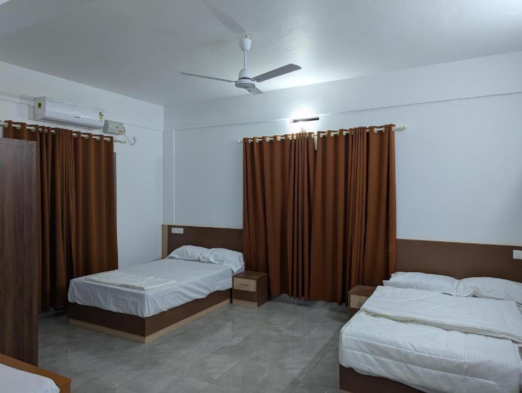 Jayalakshmi Rooms Vaduvanchal Exterior foto