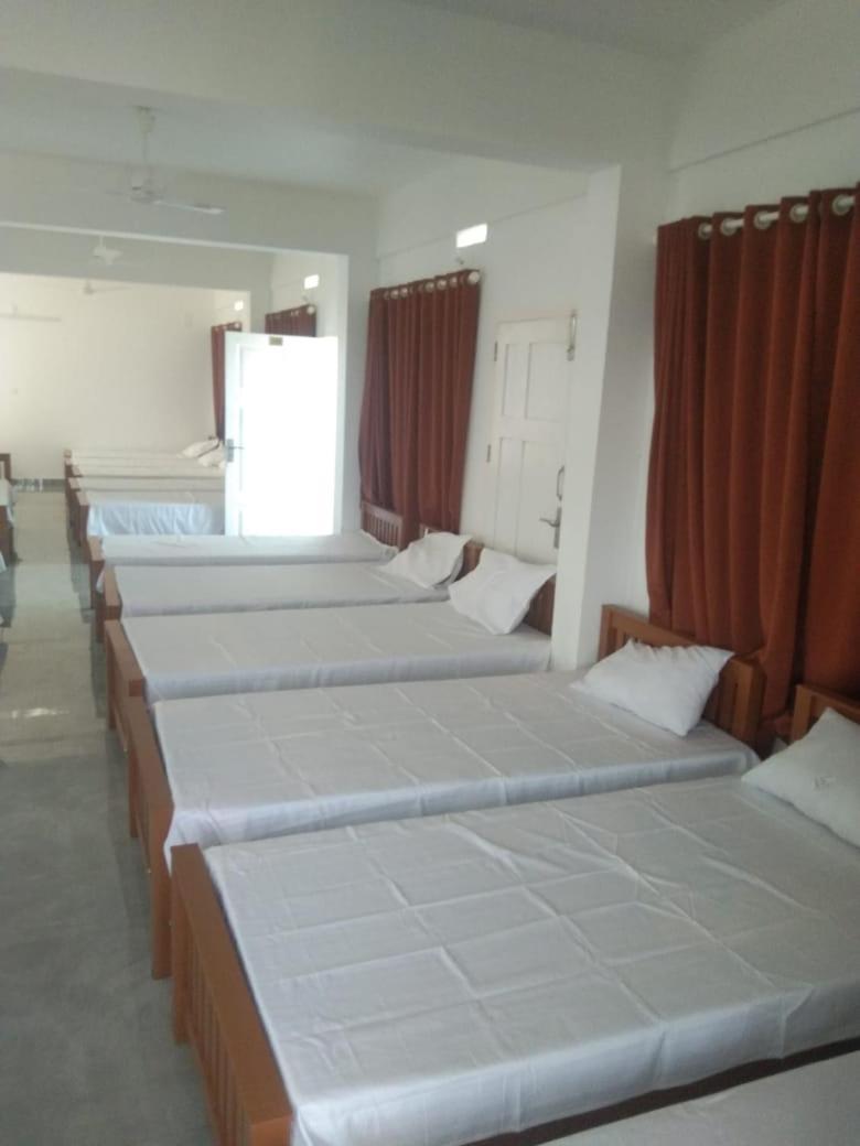 Jayalakshmi Rooms Vaduvanchal Exterior foto